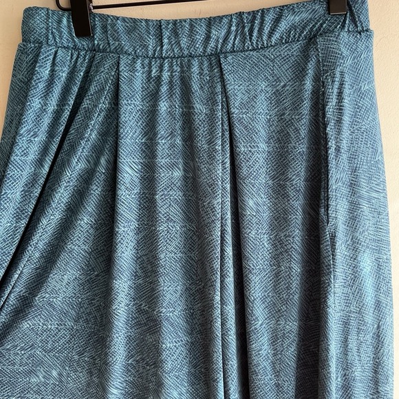 LulaRoe Skirt Size L Blue Pull On W/pockets Boho Classic A-Line Lightweight - Picture 3 of 8